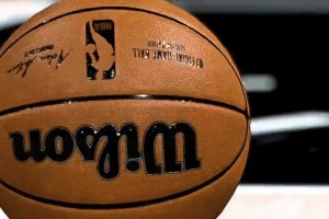 张曼源与老公拍搞笑短片：夫妻吵架床头吵床尾...😂